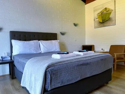 Search and Stay destination Long Jetty, NSW - Australia from AU$ 130. JETTY MOTEL THE ENTRANCE DELUXE QUEEN ROOM
