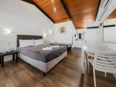 Search and Stay destination Long Jetty, NSW - Australia from AU$ 140. JETTY MOTEL THE ENTRANCE DELUXE TWIN ROOM