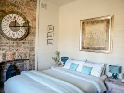 Search and Stay destination Meroo Meadow, NSW - Australia from AU$ 150. The 'Old Library'