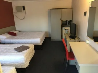 Search and Stay destination Queanbeyan, NSW - Australia from AU$ 190. Parkway Motel - Triple Room