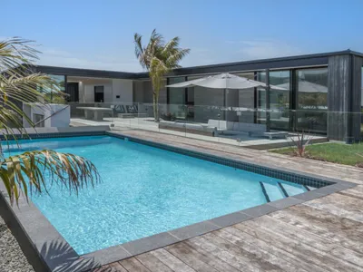 Search and Stay destination Omaha, Auckland - New Zealand from AU$ 1,860. Exclusive Luxury Family Retreat