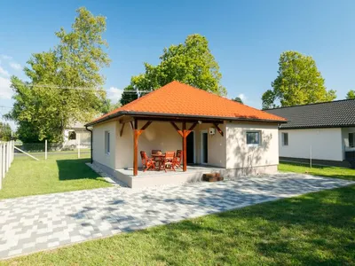 Search and Stay destination Balatonkeresztúr, Hungary from AU$ 372. Honey
