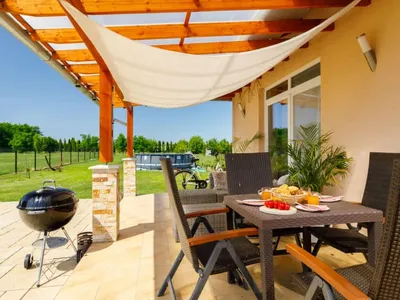 Search and Stay destination Balatonszemes, Hungary from AU$ 404. Paola