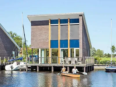 Search and Stay destination Uitwellingerga, FR - Netherlands from AU$ 354. Krekt Oer 't Wetter