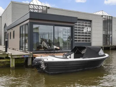 Search and Stay destination Woudsend, FR - Netherlands from AU$ 336. Harboursuite incl. boot