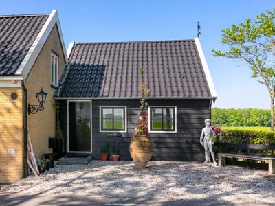 Search and Stay destination Zuid-Beijerland, ZH - Netherlands from AU$ 197. Tuinzicht
