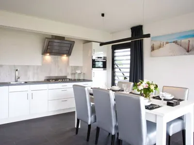 Search and Stay destination Enkhuizen, NH - Netherlands from AU$ 401. Cube Elite Plus 6