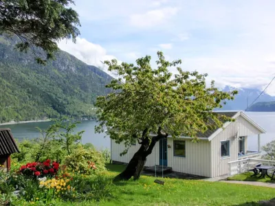 Search and Stay destination Vallavik, Vestland fylke - Norway from AU$ 109. Kårahuset (FJH408)