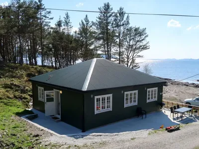 Search and Stay destination Hyllestad Municipality, Vestland - Norway from AU$ 160. Nesjevik (FJS124)