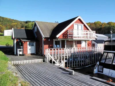 Search and Stay destination Naustdal, Vestland - Norway from AU$ 164. Storenipa (FJS545)