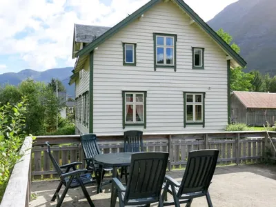 Search and Stay destination Haukedalen, Vestland - Norway from AU$ 185. Elvehuset (FJS075)