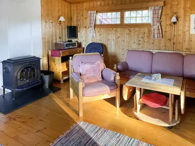 Search and Stay destination Arendal, Agder - Norway from AU$ 142. Holmestua (SOO398)