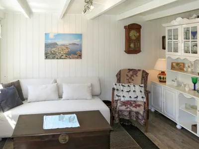 Search and Stay destination Farsund, Agder - Norway from AU$ 156. Nedregård (SOW002)