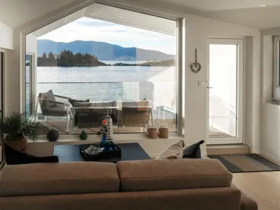 Search and Stay destination Svortevik, Vestland fylke - Norway from AU$ 343. Svortevik (FJS077)