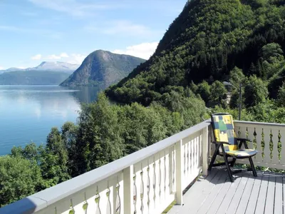 Search and Stay destination Fresvik, Vestland fylke - Norway from AU$ 148. Hovsfjellet (FJS616)
