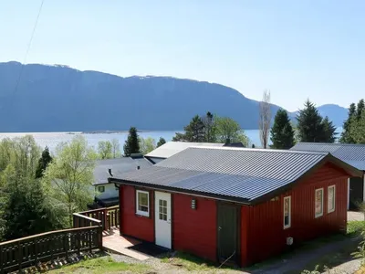 Search and Stay destination Sørbøvåg, Vestland - Norway from AU$ 95. Solbris (FJS146)