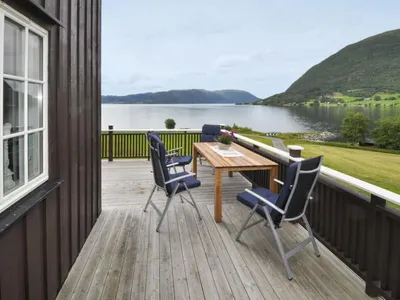 Search and Stay destination Bøfjorden, Møre og Romsdal - Norway from AU$ 135. Bøgeilen (FJM303)