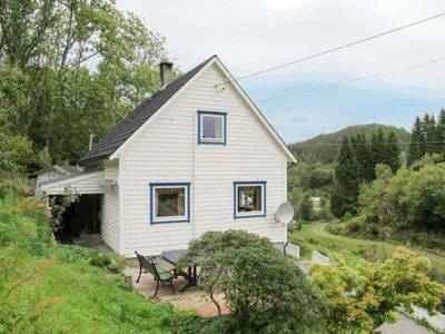Search and Stay destination Reksteren, Vestland - Norway from AU$ 138. Gamlahuset (FJH667)