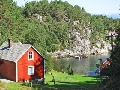 Search and Stay destination Reksteren, Vestland - Norway from AU$ 131. Laksevågen (FJH614)