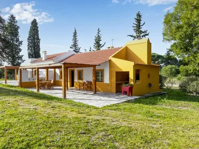 Search and Stay destination Monte da Volta, Setúbal - Portugal from AU$ 190. Quinta de Santa Emilia (V1)