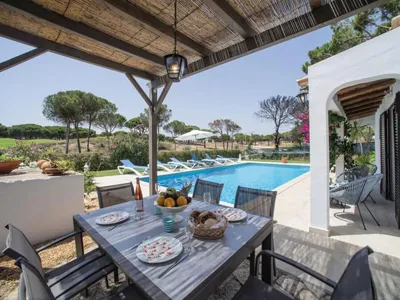 Search and Stay destination Loulé, Faro - Portugal from AU$ 431. Estrela (VDL101)