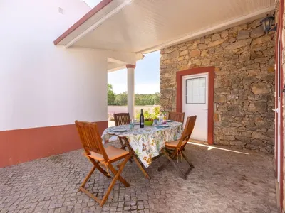 Search and Stay destination Estói, Faro - Portugal from AU$ 243. Do Castelo (SBD105)