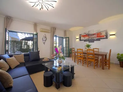Search and Stay destination Ferreiras, Faro - Portugal from AU$ 256. Casa de Verão