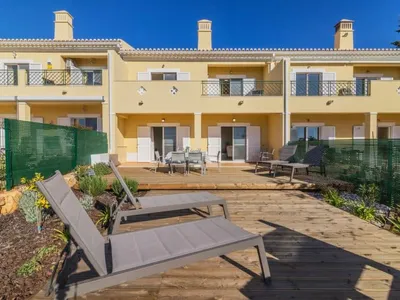 Search and Stay destination Alcantarilha, Faro - Portugal from AU$ 327. Vila Caravela