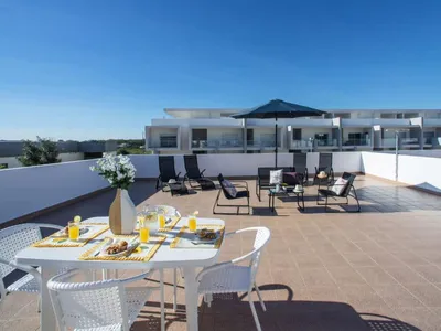 Search and Stay destination Guia, Faro - Portugal from AU$ 221. Lírio
