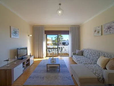 Search and Stay destination Guia, Faro - Portugal from AU$ 221. Lírio