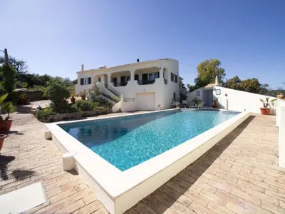 Search and Stay destination São Bartolomeu de Messines, Faro - Portugal from AU$ 408. Vista