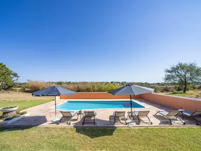 Search and Stay destination Pêra, Faro - Portugal from AU$ 350. Do Pinhal (ADP160)