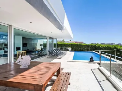 Search and Stay destination Ferragudo, Faro - Portugal from AU$ 903. Vogue