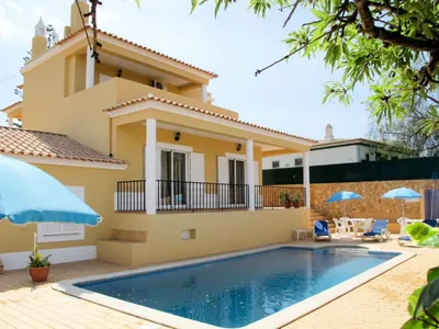 Search and Stay destination Estômbar, Faro - Portugal from AU$ 389. Silena (CRV135)