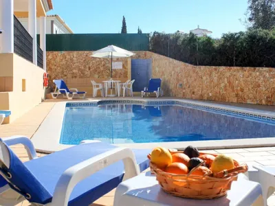 Search and Stay destination Estômbar, Faro - Portugal from AU$ 389. Silena (CRV135)
