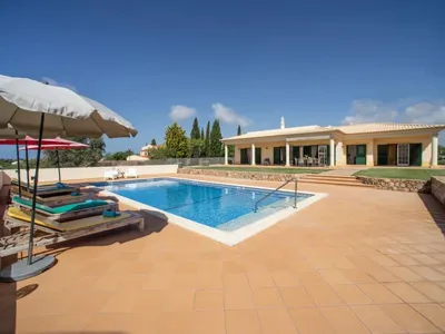 Search and Stay destination Lagoa, Faro - Portugal from AU$ 292. Alto da Rafoia (CRV130)