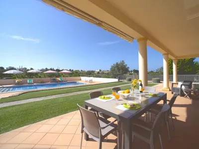 Search and Stay destination Lagoa, Faro - Portugal from AU$ 292. Alto da Rafoia (CRV130)