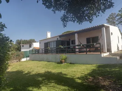 Search and Stay destination Sesimbra, Setúbal - Portugal from AU$ 489. Mar Prata