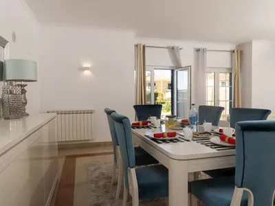 Search and Stay destination Cascais, Lisboa - Portugal from AU$ 487. Girassol
