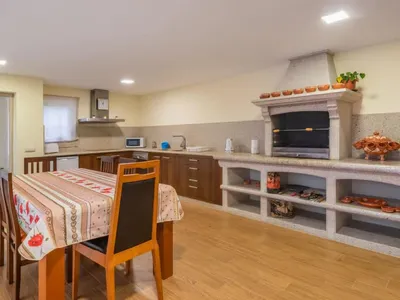 Search and Stay destination Mar, Braga - Portugal from AU$ 177. Mar (ESP181)