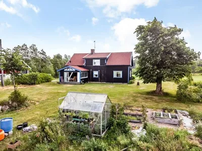 Search and Stay destination Bullaren, Västra Götaland County - Sweden from AU$ 116. Enerhögen Flädern (BOH030)