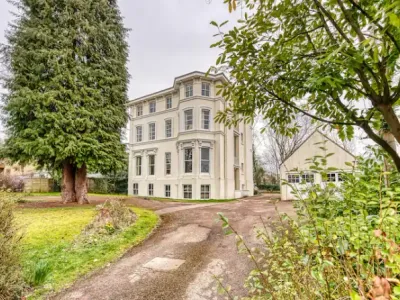 Search and Stay destination Gloucestershire, England - United Kingdom from AU$ 358. 2 Bed Chic Modern Stylish Apt -Sleeps 6 w/Parking