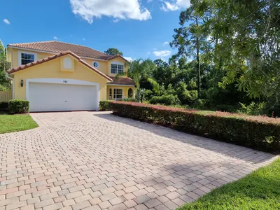 Search and Stay destination FL - United States from AU$ 347. Treetops