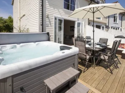 Search and Stay destination South Cerney, England - United Kingdom from AU$ 200. Windrush Lake – Cotswold Water Park