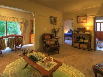 Search and Stay destination Lankeys Creek, NSW - Australia from AU$ 130. Hillview Oak B&B - Blue Room