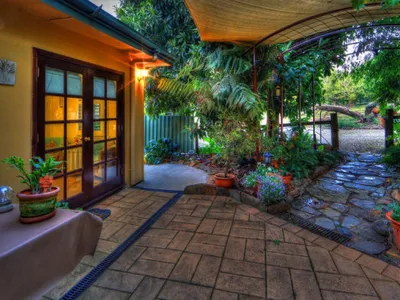 Search and Stay destination Lankeys Creek, NSW - Australia from AU$ 130. Hillview Oak B&B - Blue Room