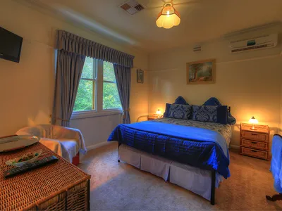 Search and Stay destination Lankeys Creek, NSW - Australia from AU$ 130. Hillview Oak B&B - Blue Room