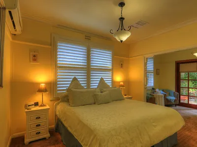 Search and Stay destination Lankeys Creek, NSW - Australia from AU$ 150. Hillview Oak B&B - Primrose Room