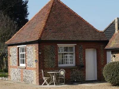 Search and Stay destination Kent, England - United Kingdom from AU$ 483. Well cottage