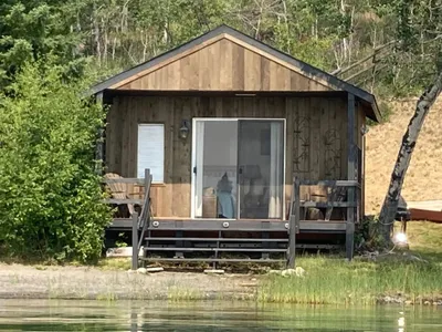 Search and Stay destination 70 Mile House, BC - Canada from AU$ 168. Lakeshore cozy cabin Greenlake BC